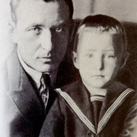 Roberts Apinis ar dēlu Maskavā 1930. gadā